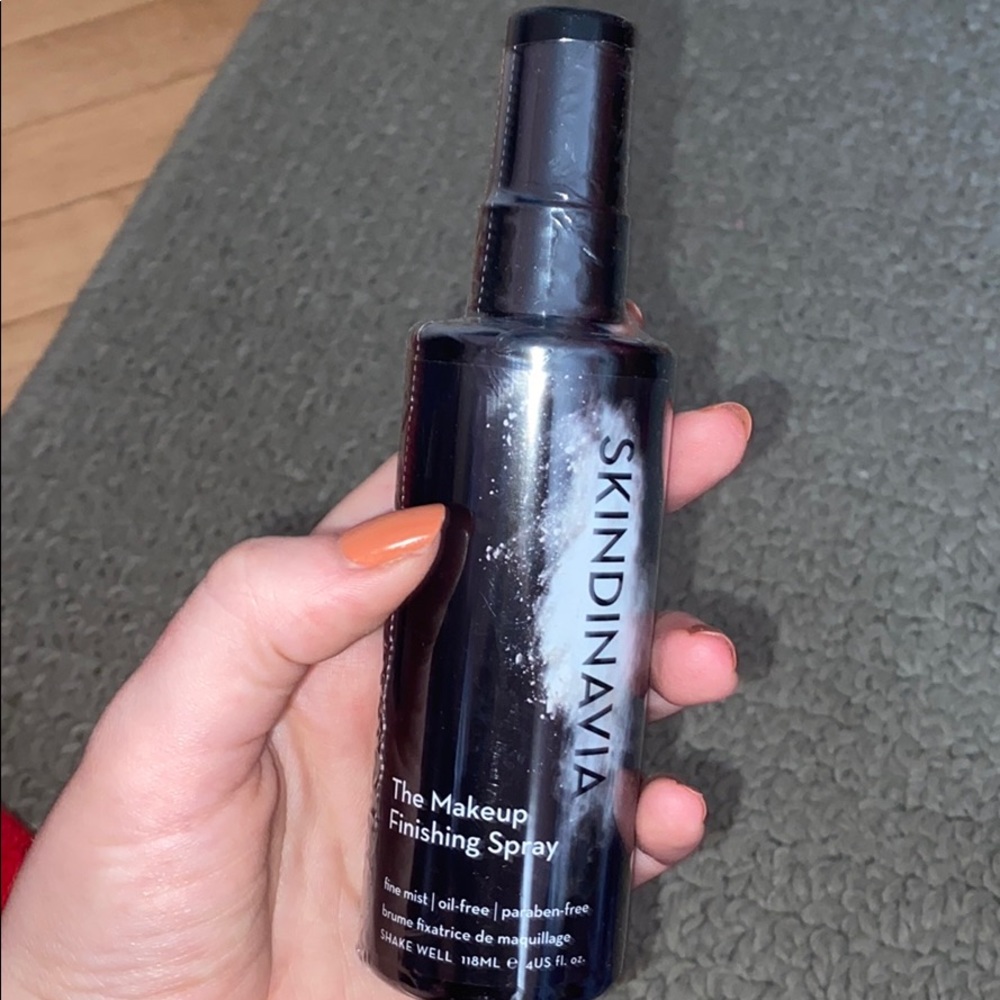 SKINDINAVIA The makeup finishing spray